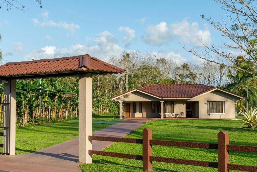 Casa Roble Fortuna La Fortuna Екстер'єр фото