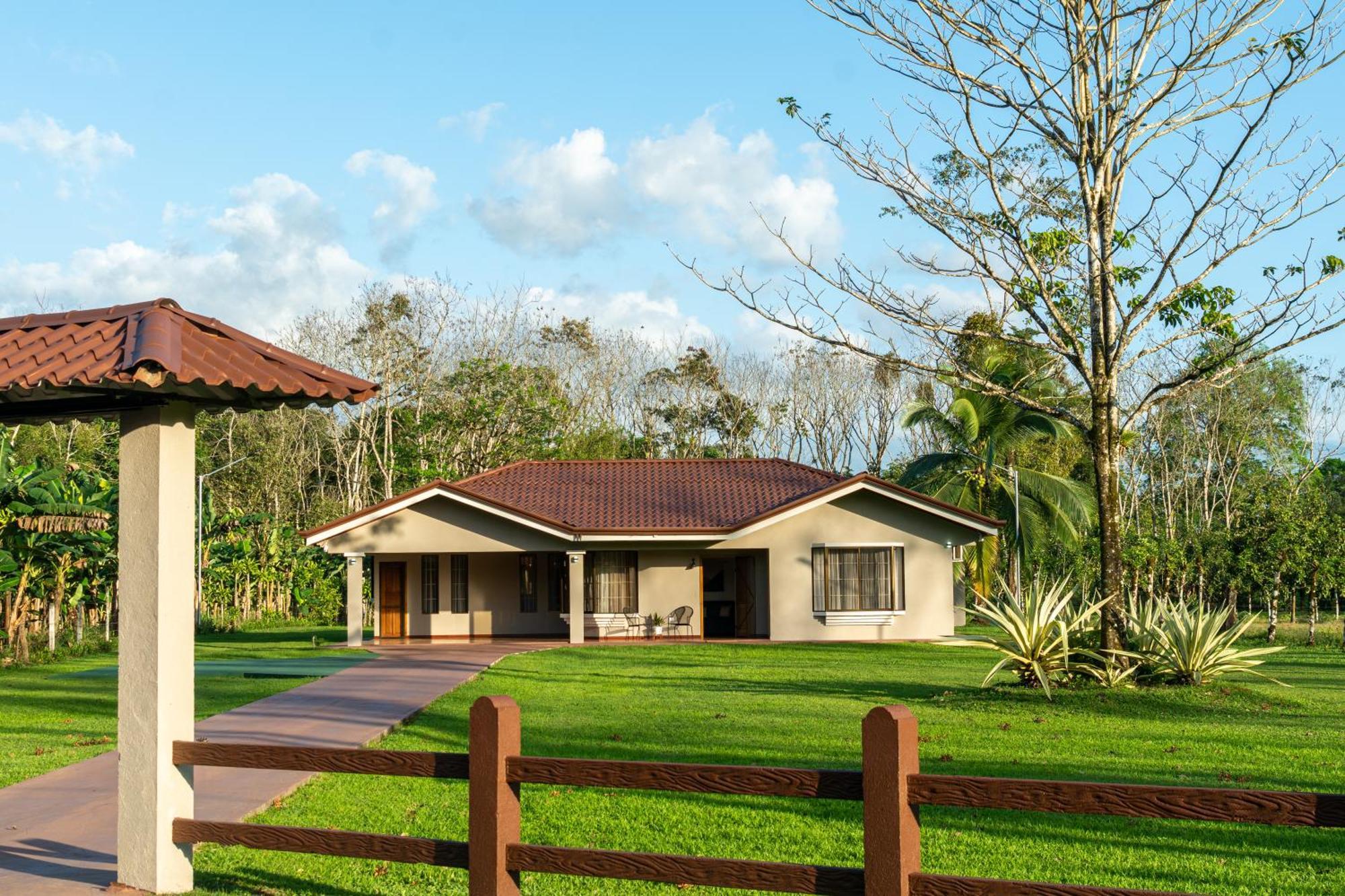 Casa Roble Fortuna La Fortuna Екстер'єр фото