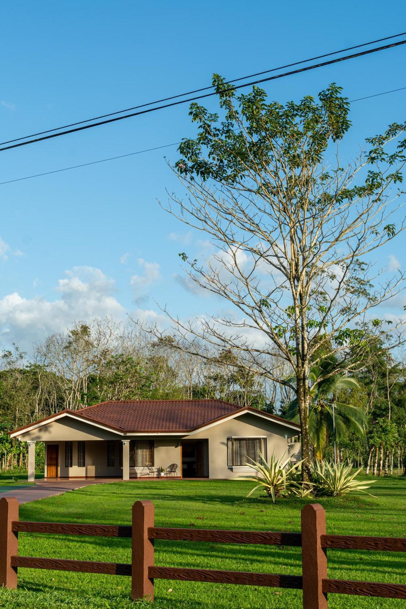 Casa Roble Fortuna La Fortuna Екстер'єр фото